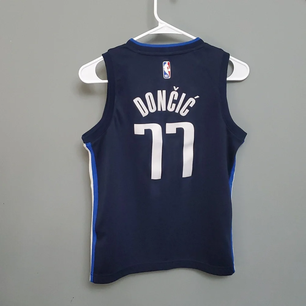 DONCIC #77 Kids Mavericks Jersey (sz M)