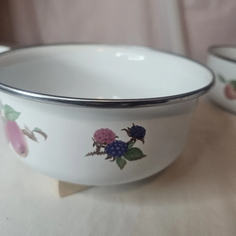 Vintage stacking nesting