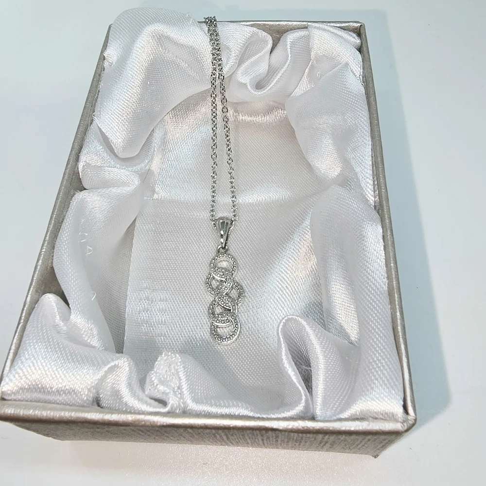 Unbranded this diamond