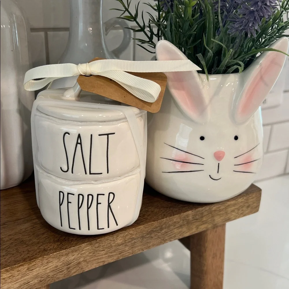 Cute.Rae Dunn SALT - PEPPER.