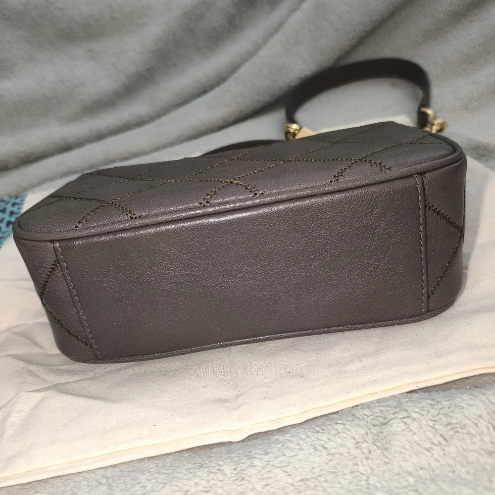 Tory Burch 5”lx2 top name