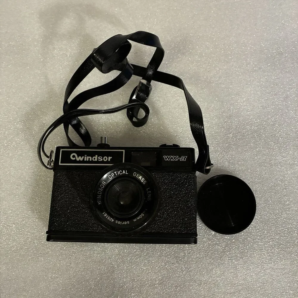 Windsor WX-3 —35mmCamera With Case Box, Original Information Booklets And Straps