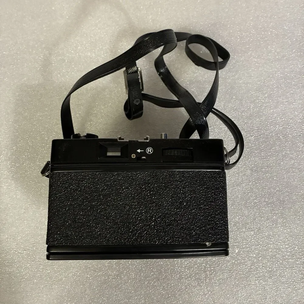 Windsor WX-3 —35mmCamera With Case Box, Original Information Booklets And Straps