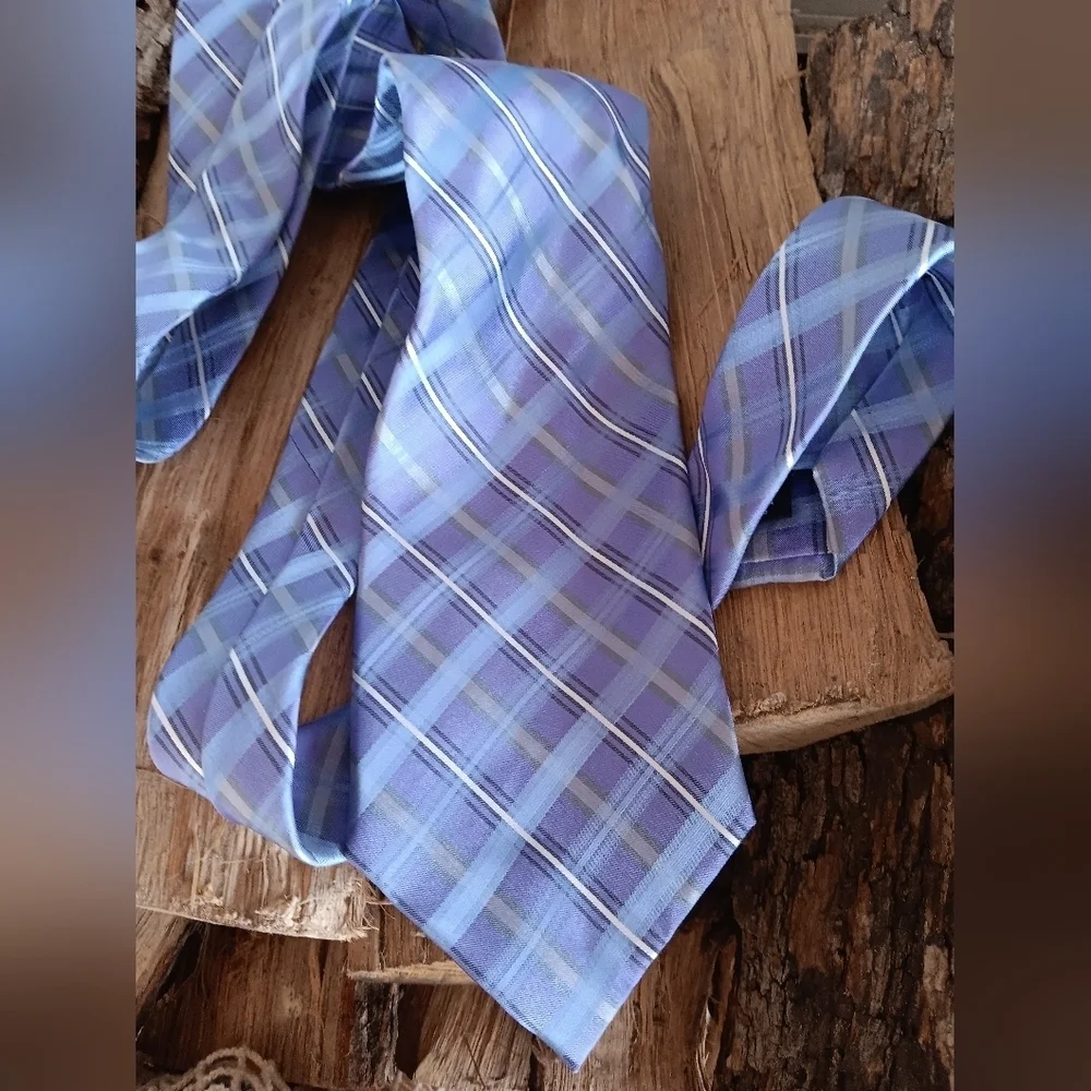 Calvin Klein xlong silk tie.