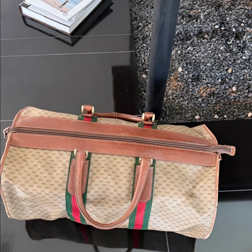Gucci classic monogram