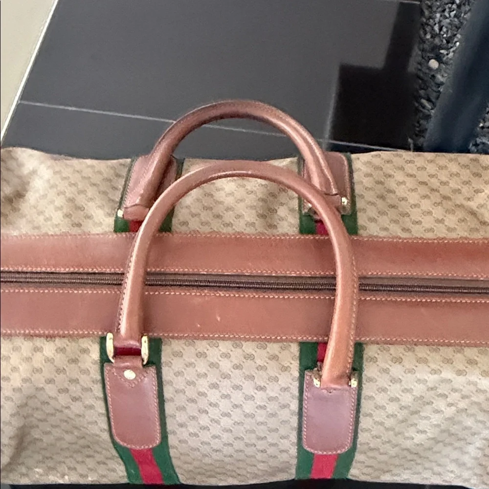 Gucci classic monogram