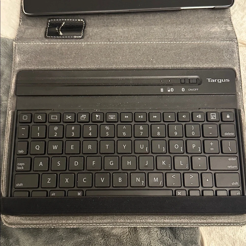 iPad 4th Generation (Wi-Fi) with case