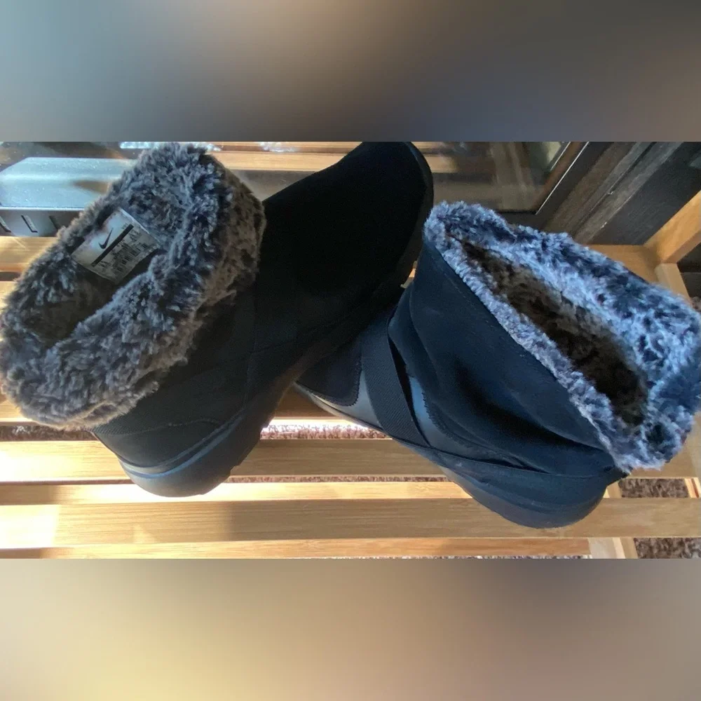 Nike NWOT Sz-8.5n Black Winter Boots w/Soft Warm Fur Lining-Elegant🖤Black & Tan👢
