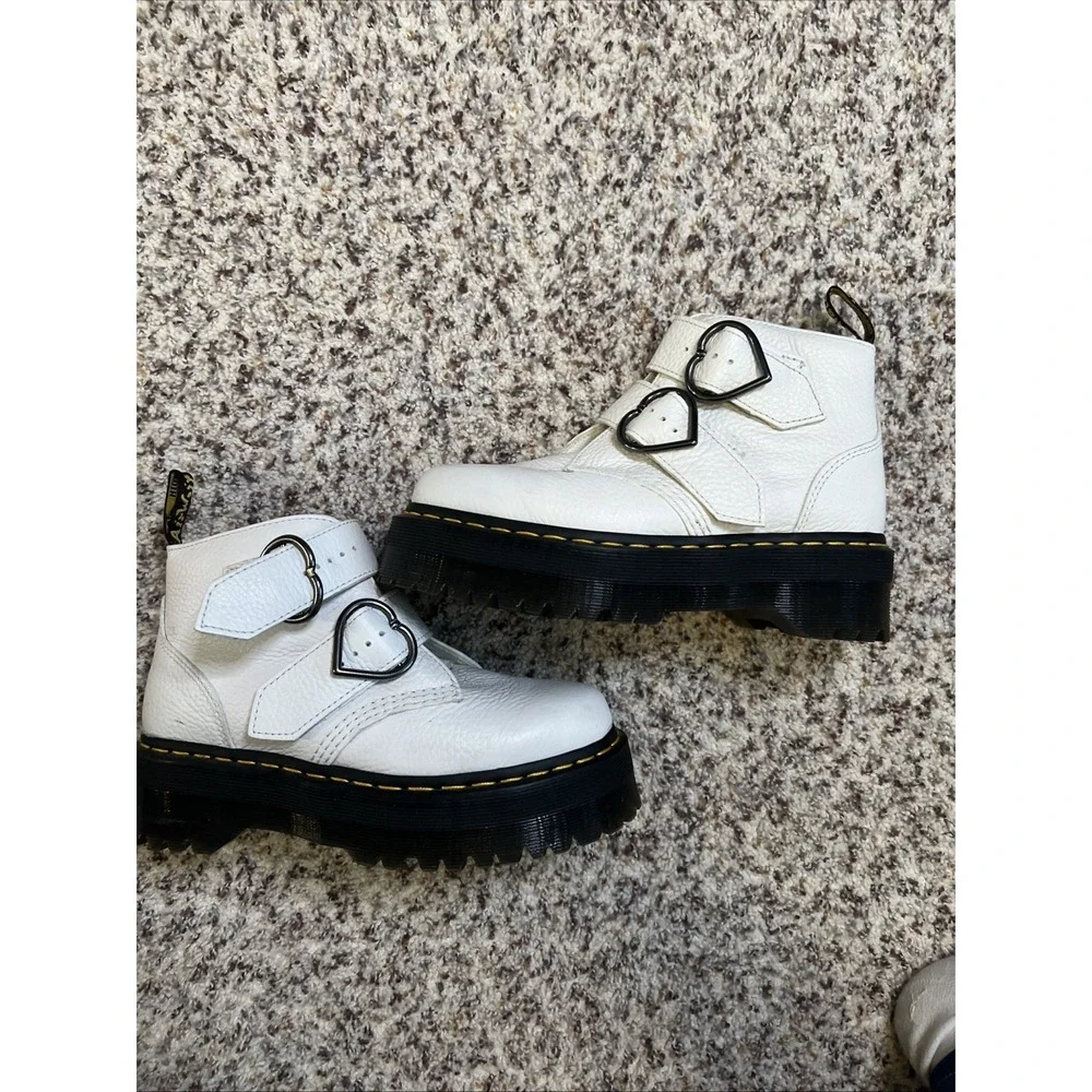 DR MARTENS Devon Heart White Leather Platform Boot Shoes Size 7 Used Ones