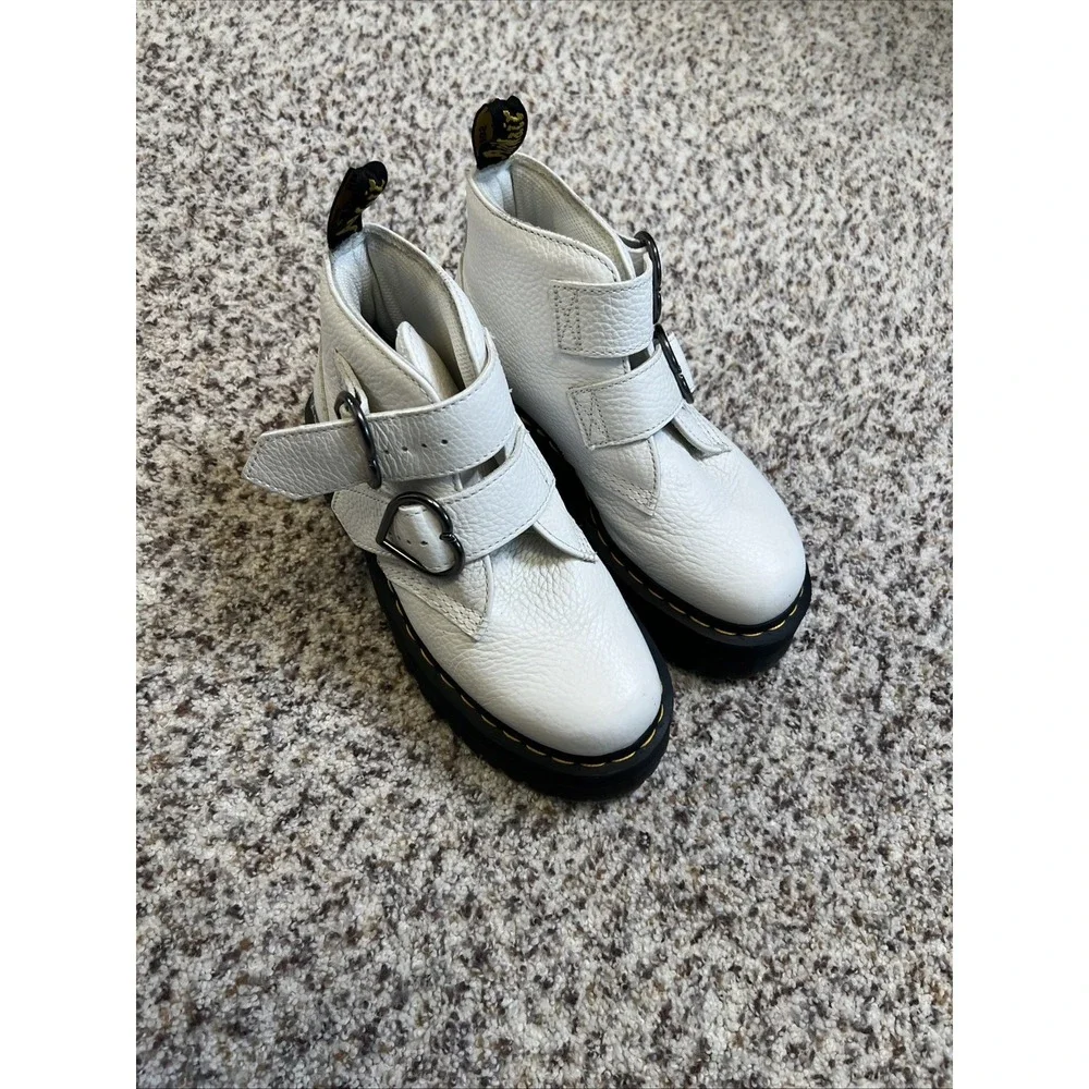DR MARTENS Devon Heart White Leather Platform Boot Shoes Size 7 Used Ones