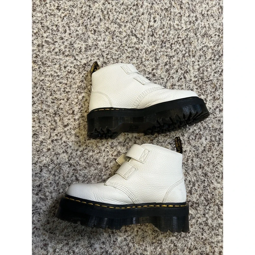 DR MARTENS Devon Heart White Leather Platform Boot Shoes Size 7 Used Ones