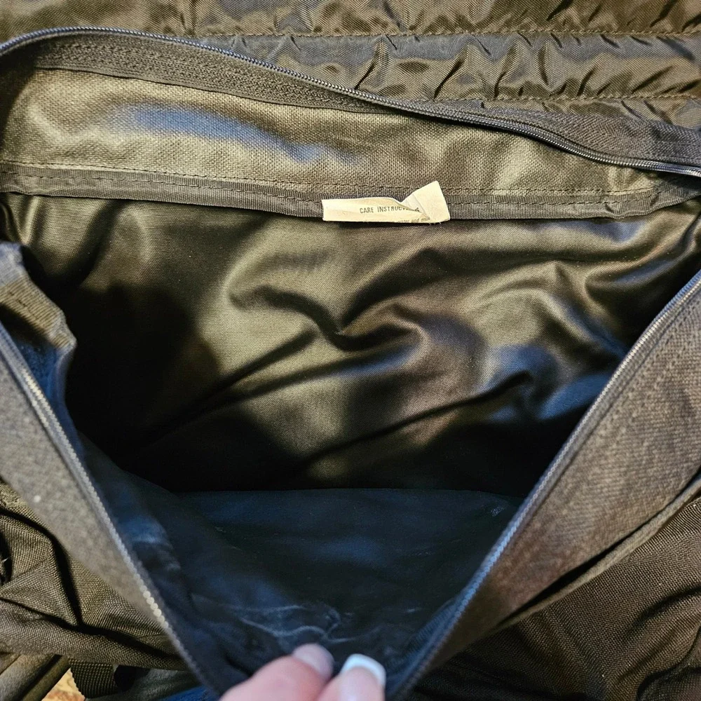 Eddie Bauer travel it window