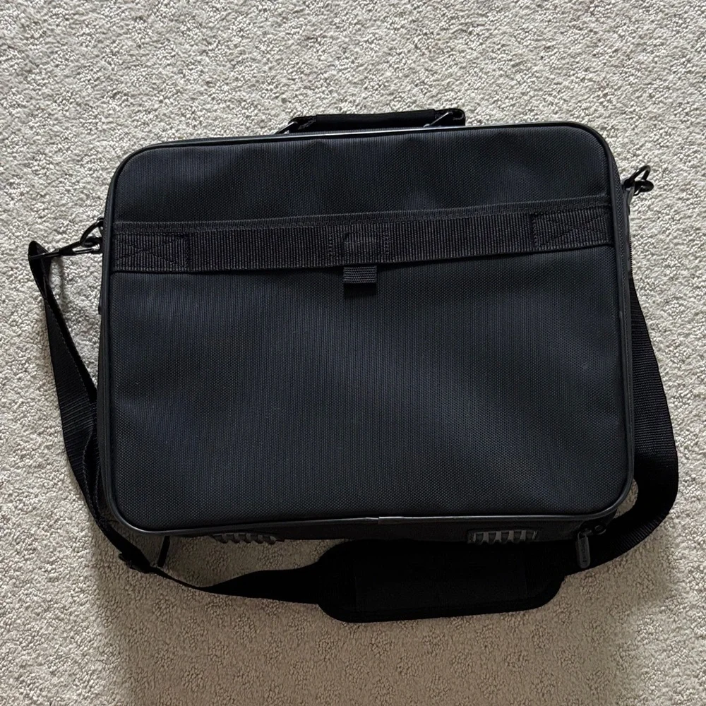 Targus compartments laptop