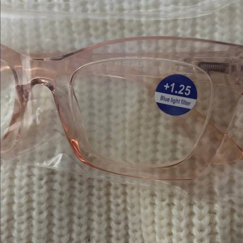 Blue light readers +1.25 new in package aging eyes read easily menus small print