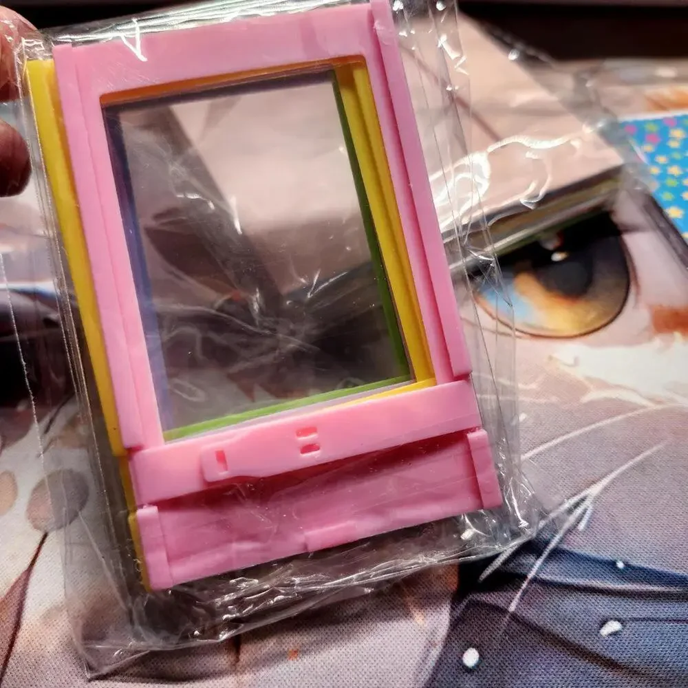 Polaroid mini lens