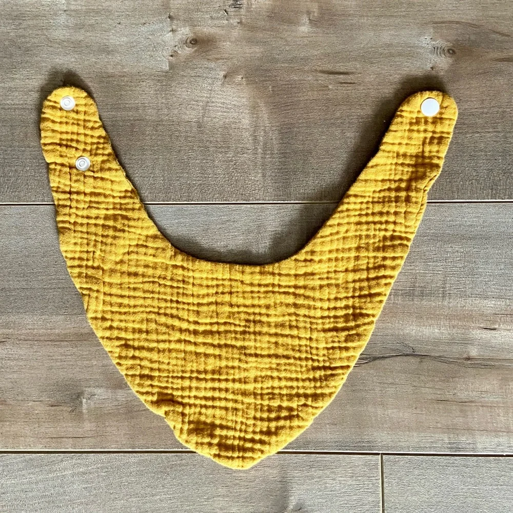 N/A scarf bib