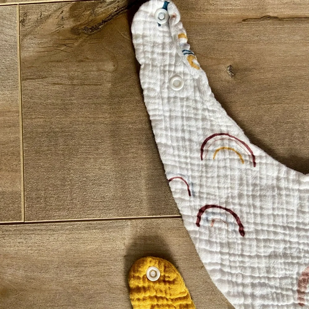 N/A scarf bib