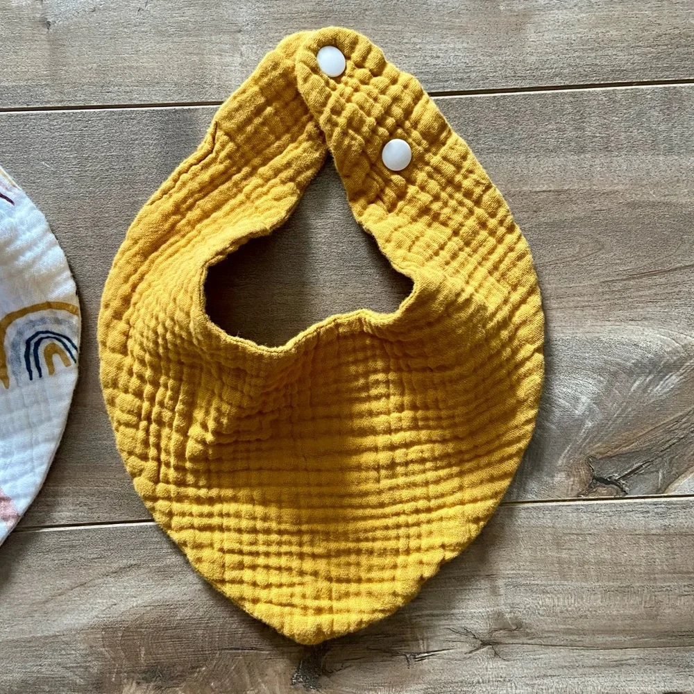 N/A scarf bib