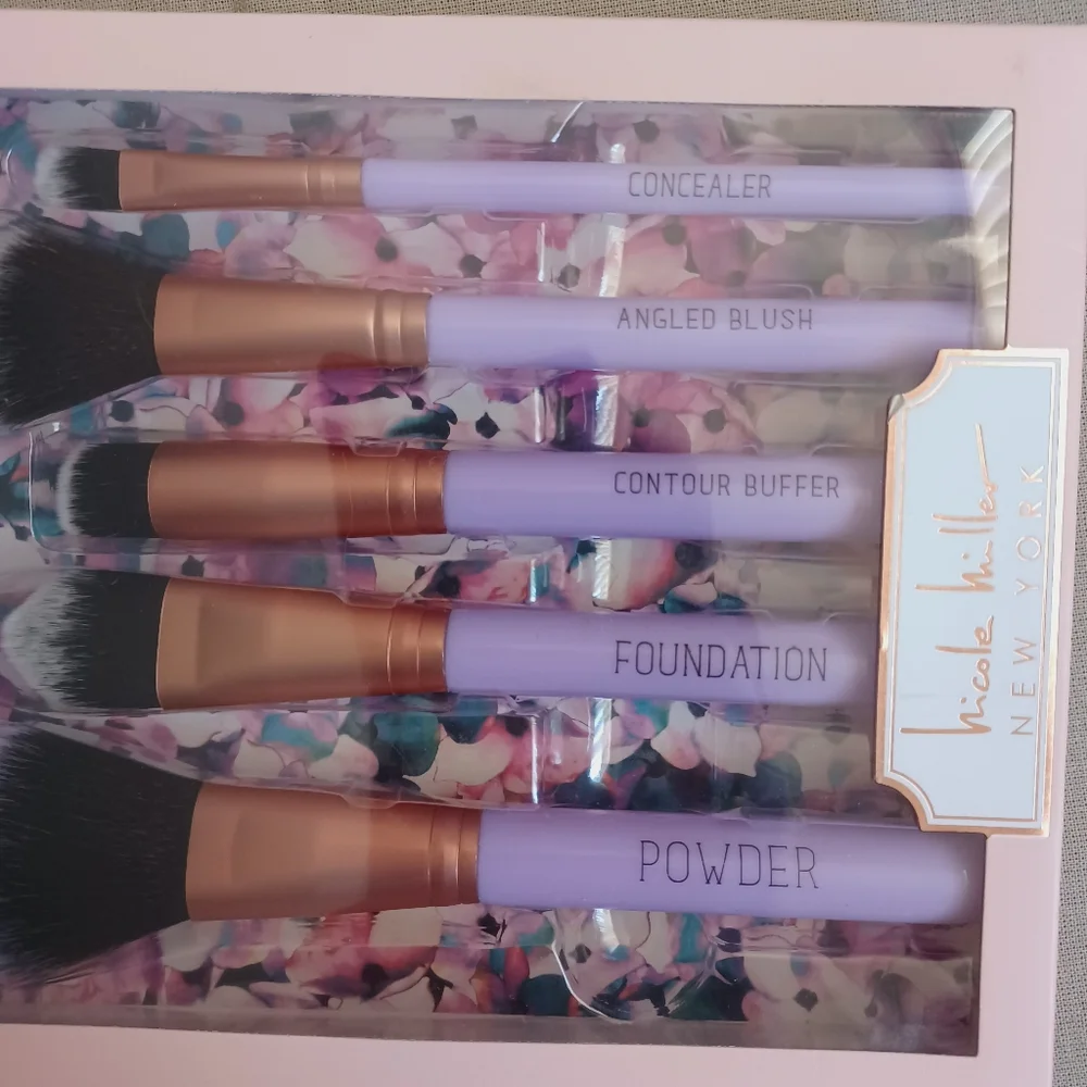 Nicole Miller Flawless Face Set
