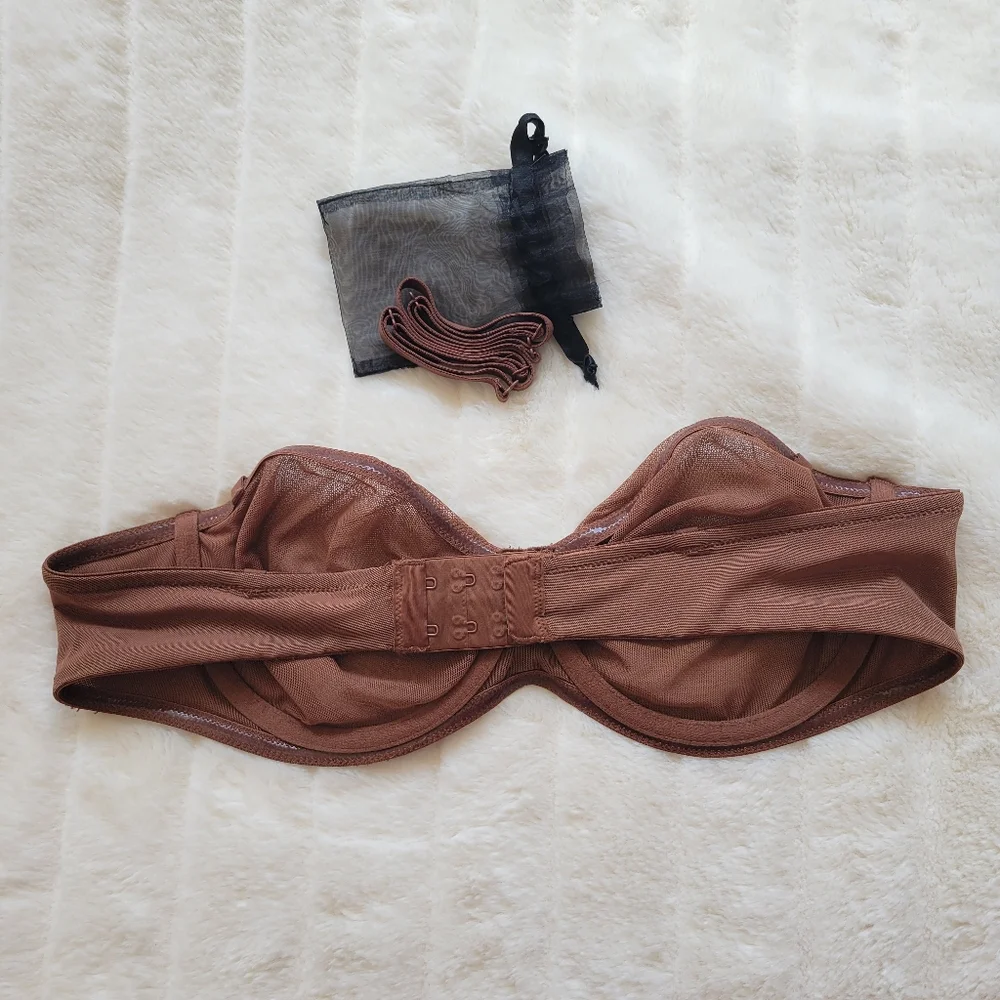 SKIMS // brown convertible strapless unlined mesh underwire bra