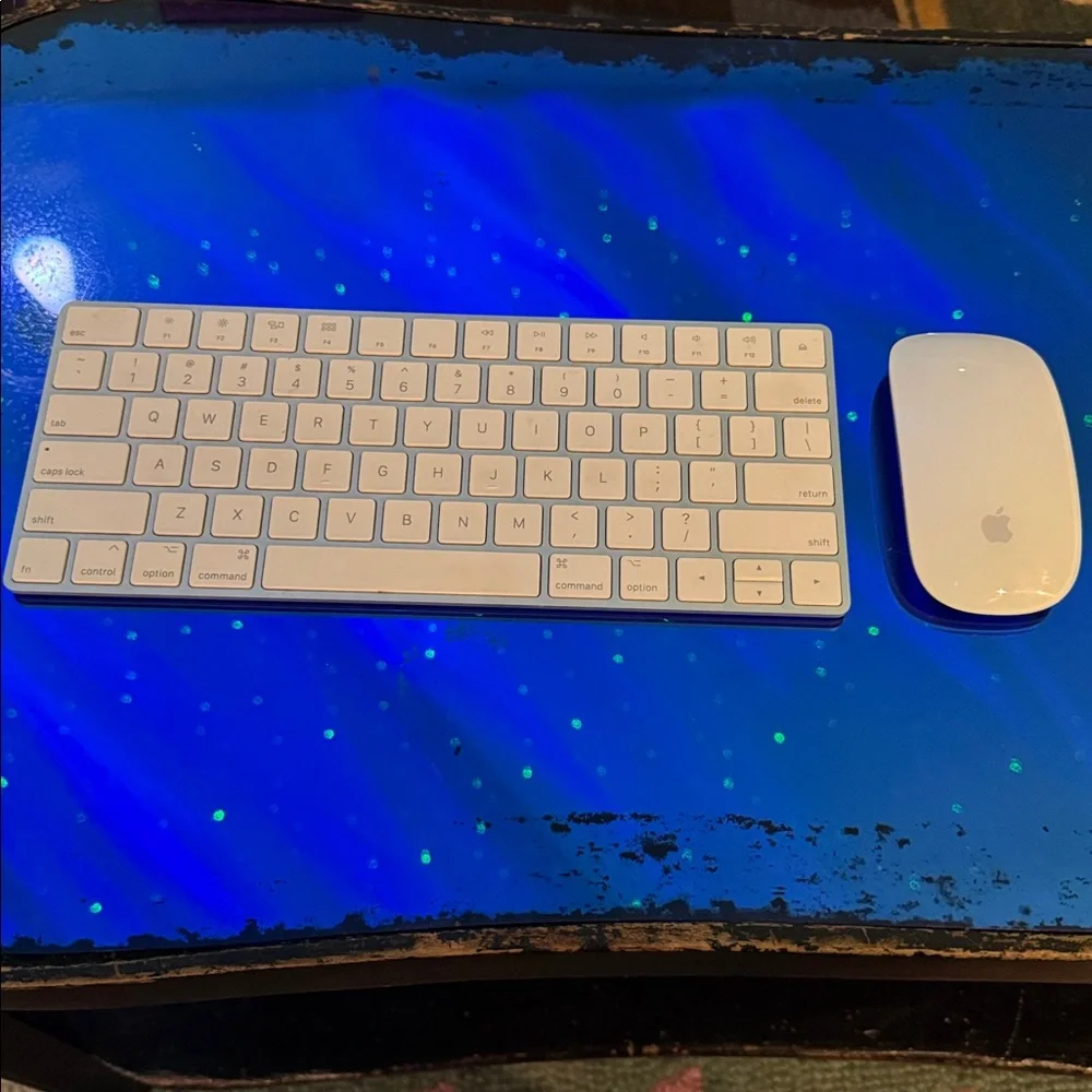Apple White Wireless Keyboard and Magic Mouse Combo