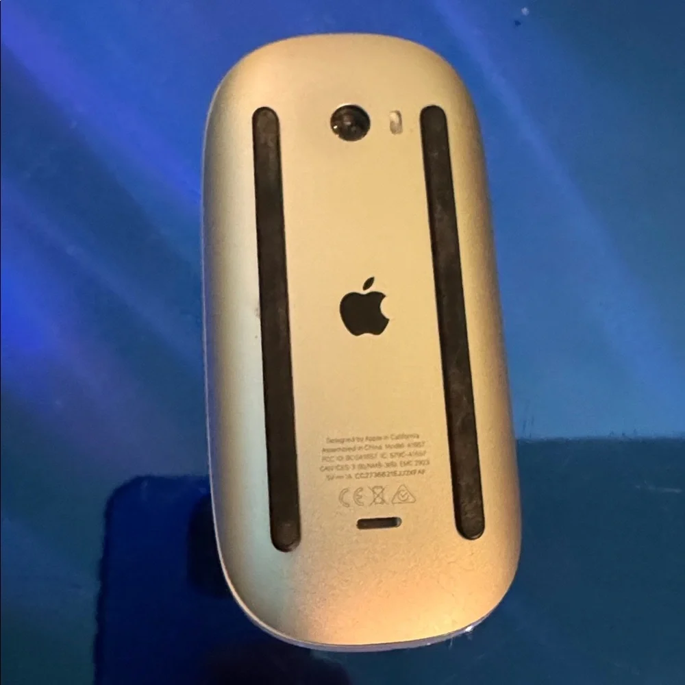 Apple White Wireless Keyboard and Magic Mouse Combo