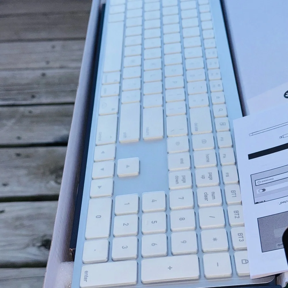 SABLUTE Bluetooth Keyboard and Mouse for Mac — 7-Color Backlit