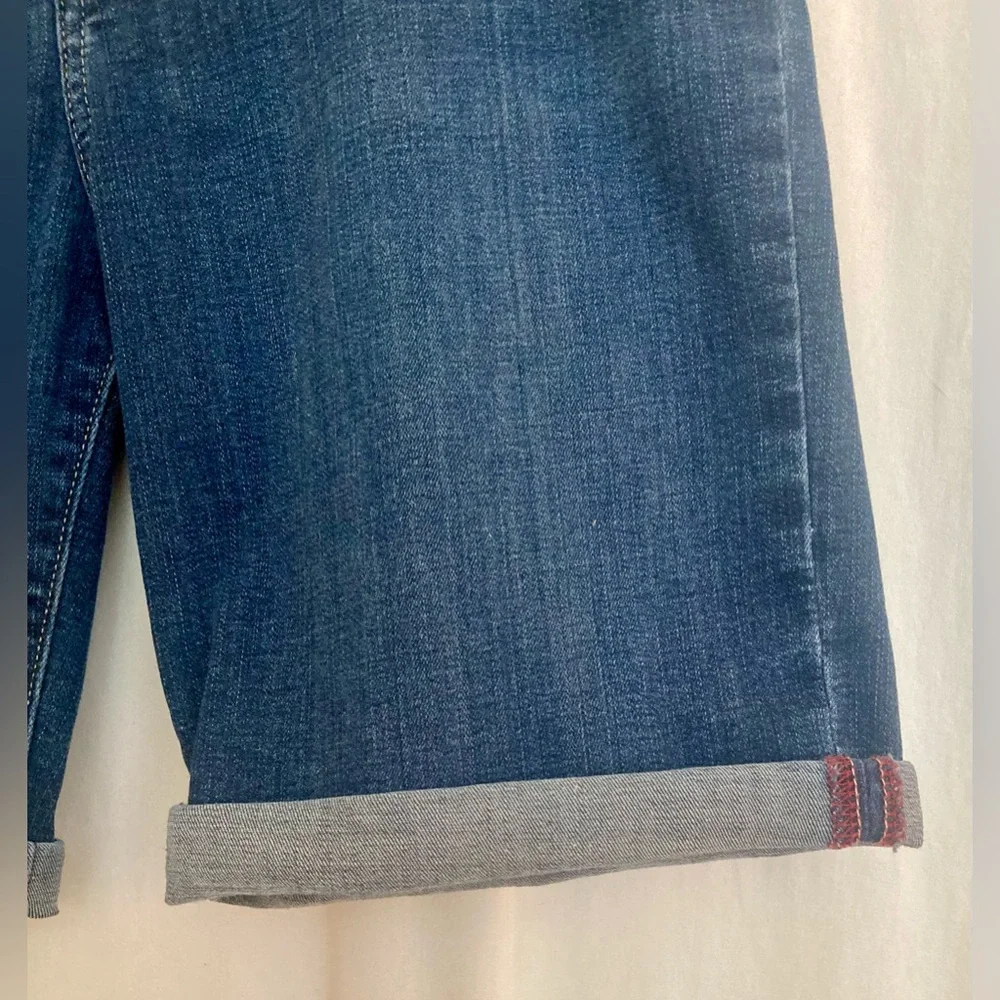 Lee stylish comfortable