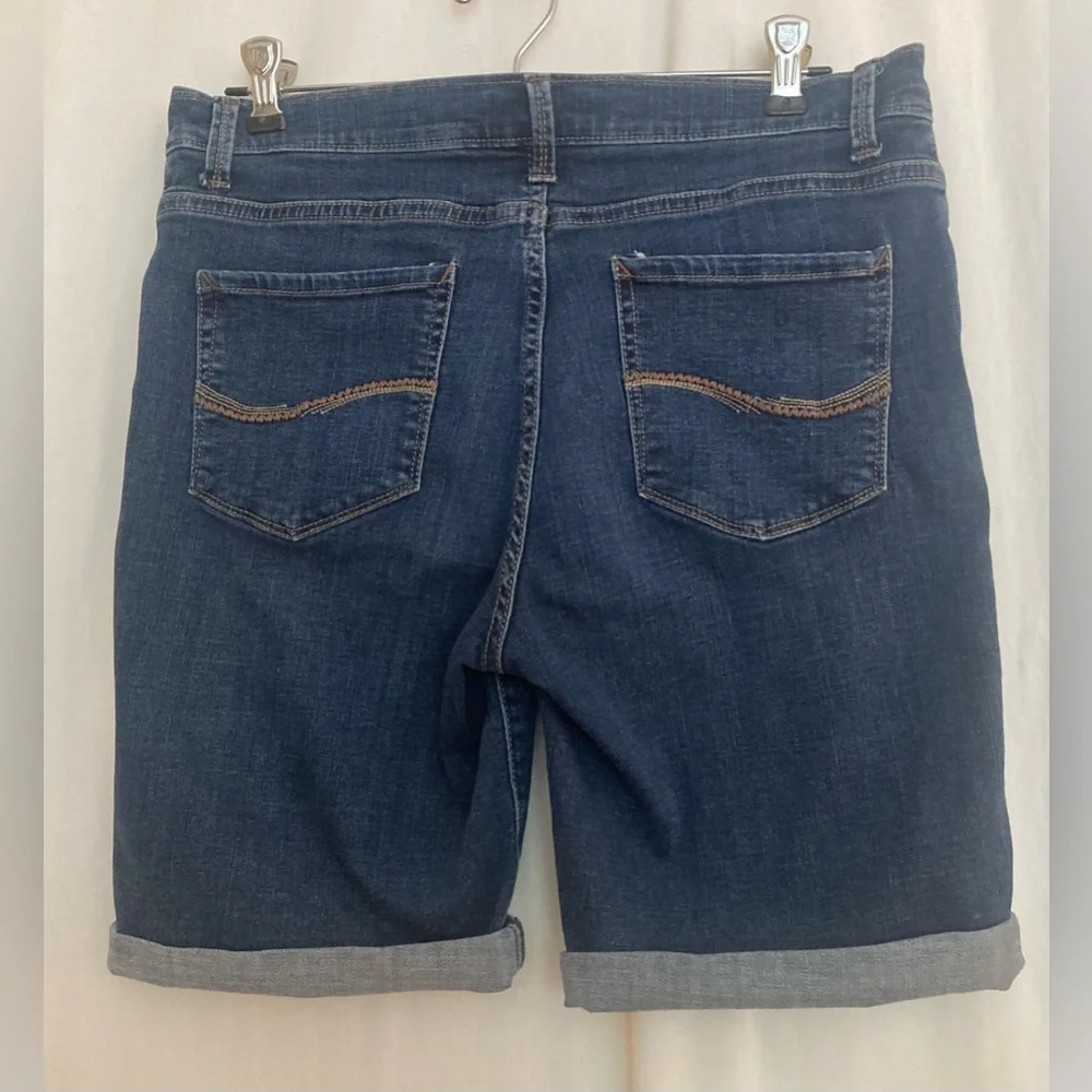 Lee stylish comfortable
