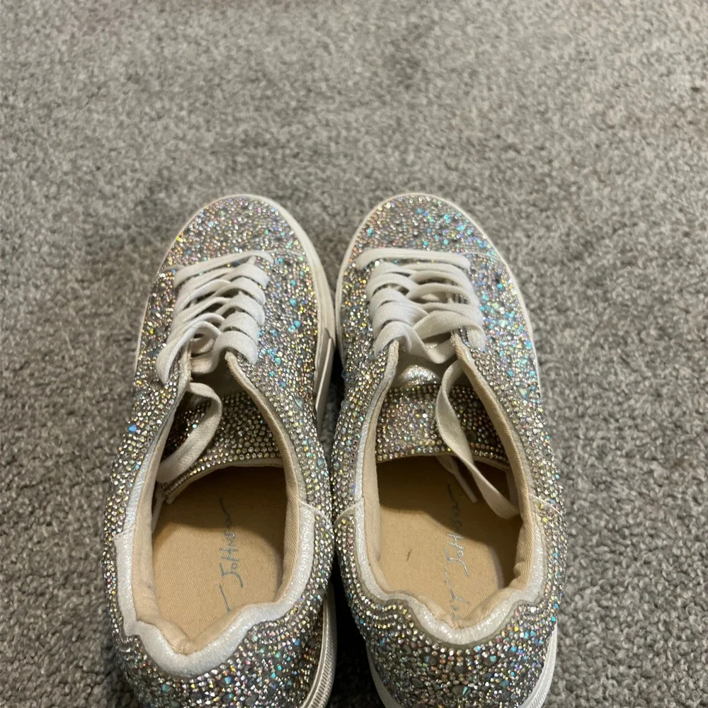 Betsey Johnson used iridescent measurements