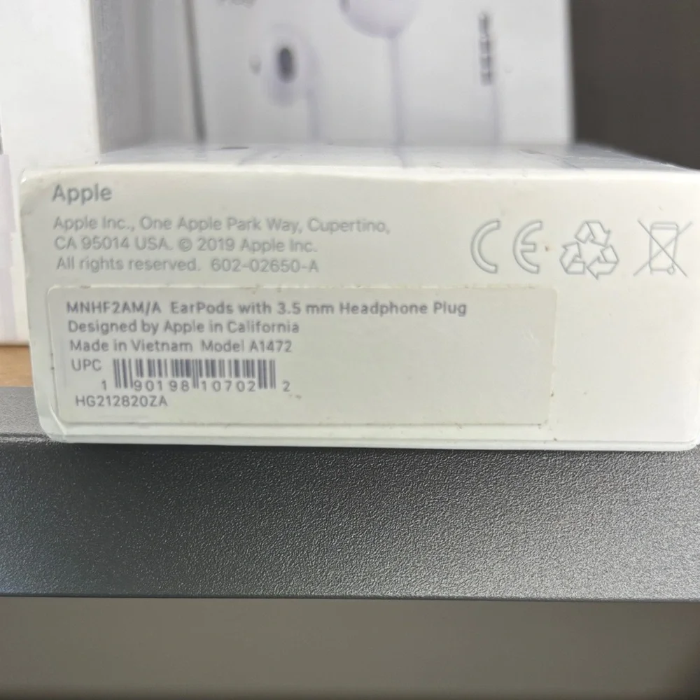 Apple genuine earpods