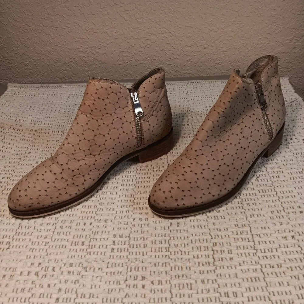 Bata women's tan beige leather laser cut out double zipper ankle boots sz 6.5 US