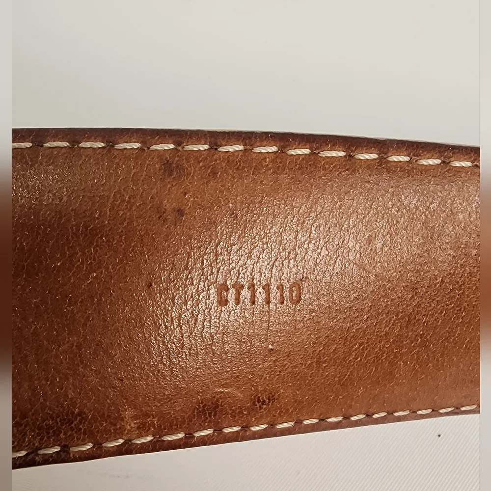 Louis Vuitton buckle signs
