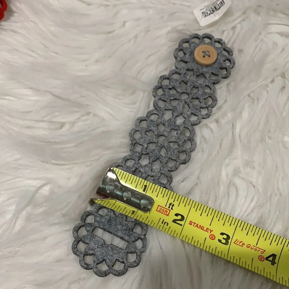 🟢3 for $20 —CRATE & Barrel 8 napkin rings laser cut button closure NWT
