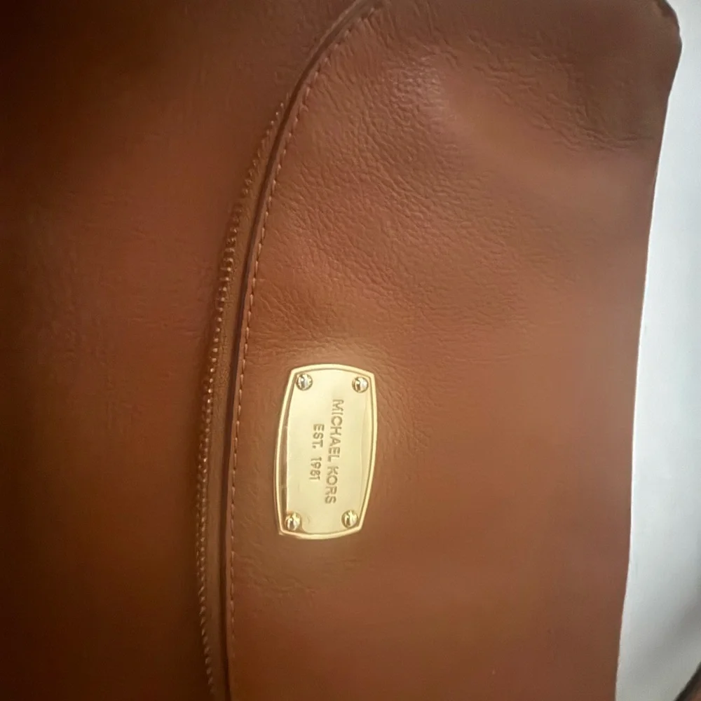 Michael Kors Tan Leather bag (with detachable strap)