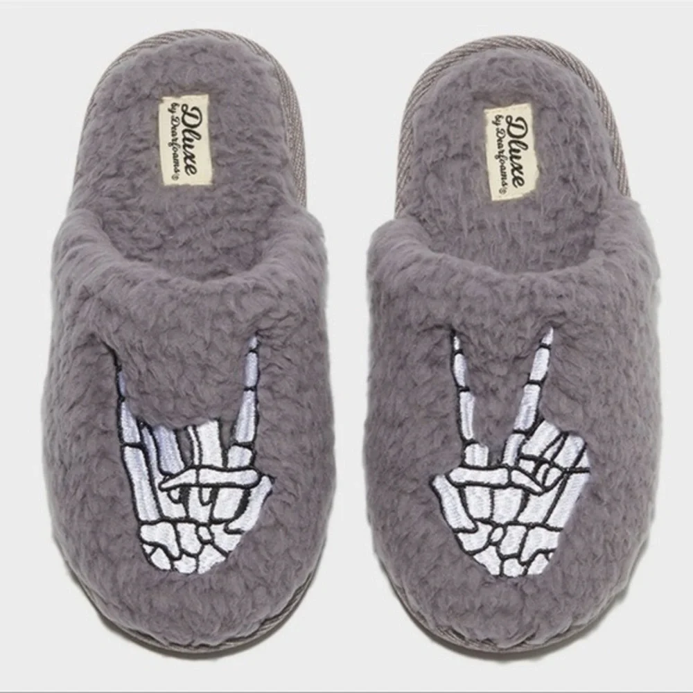 dluxe by dearfoams Kids' Skeleton Peace Sign Slide Slippers - Gray 11-12