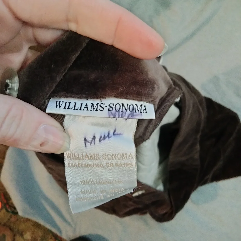 BNWOT Williams Sonoma Home Velvet Heavily Embossed 24