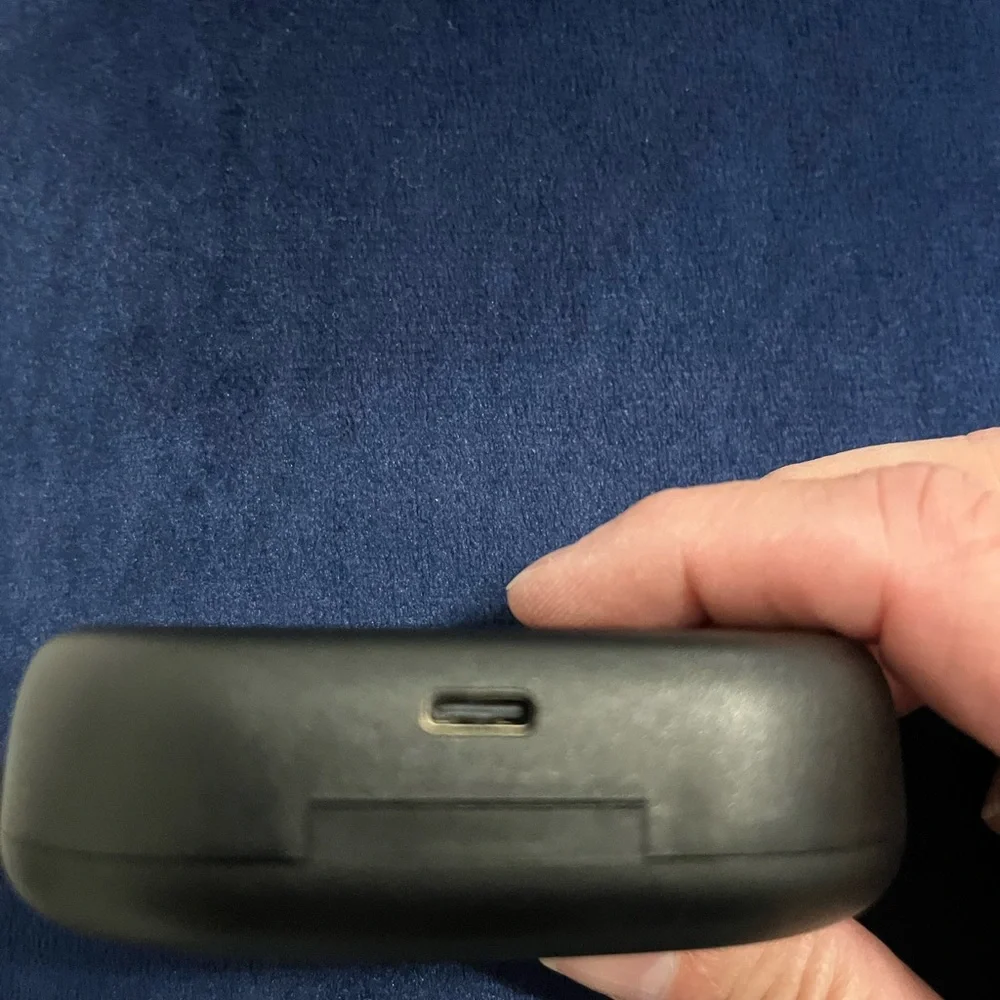 Wireless Earbuds with Charging Case - Black - New
