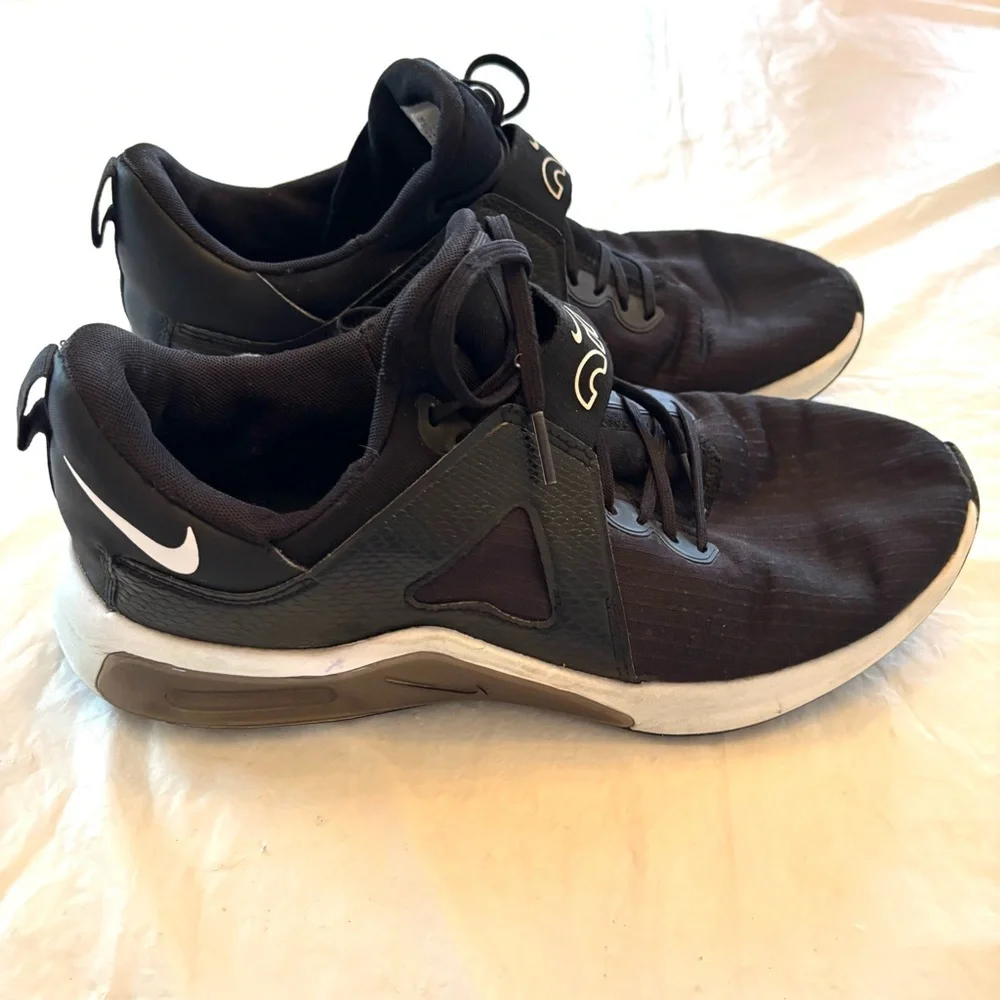 NWOT Nike Air Max Bella TR 4 Running Sneakers Shoes black SZ 10