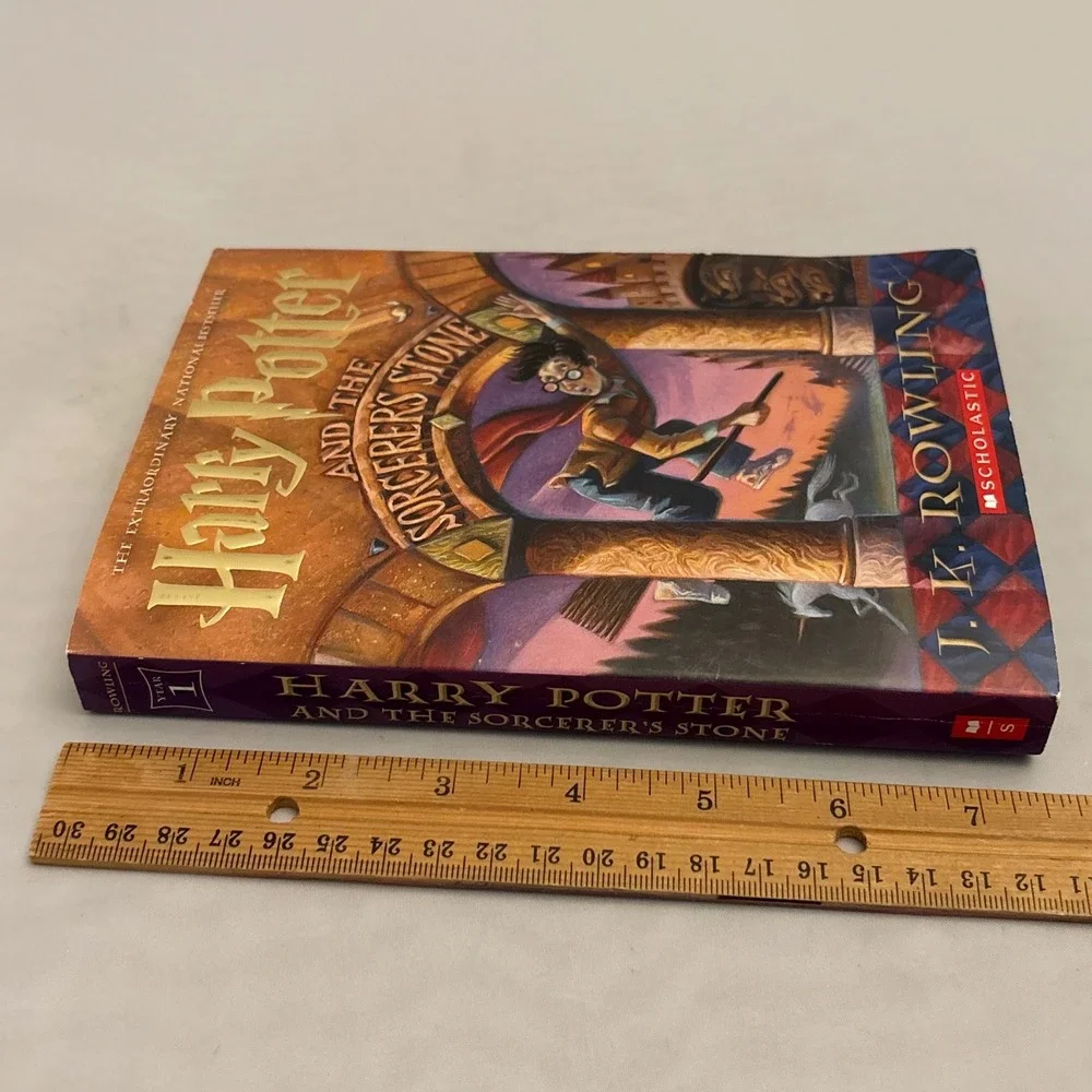 Harry Potter and the Sorcerers Stone J K Rowling Scholastic‎ Paperback Book