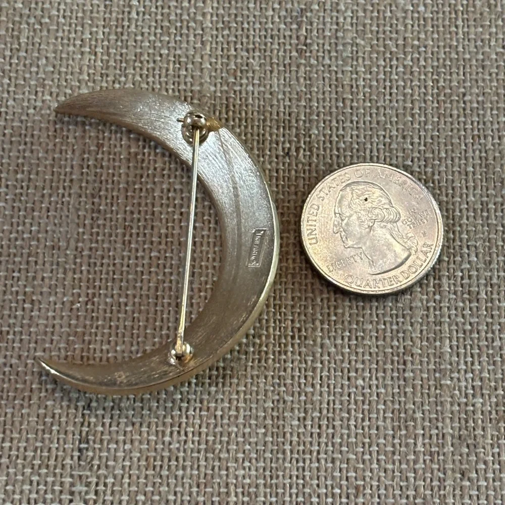 Vintage Crown Trifari Crescent Moon gold Tone Brushed Brooch