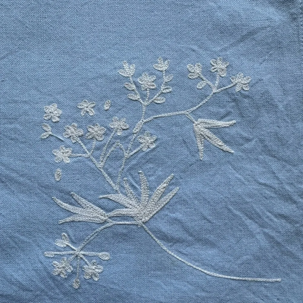 Crate & Barrel set of 4 Floral Embroidered Napkins Light Blue