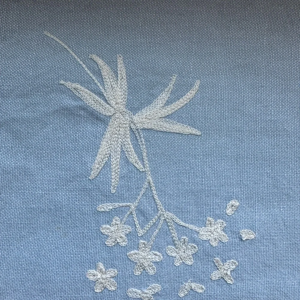 Crate & Barrel set of 4 Floral Embroidered Napkins Light Blue