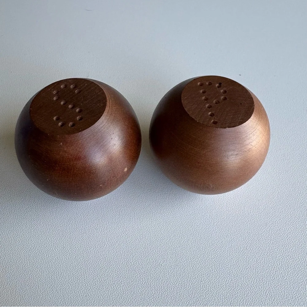 Mid-Century Modern wood salt and pepper shakers set with 4 wooden napkin rings