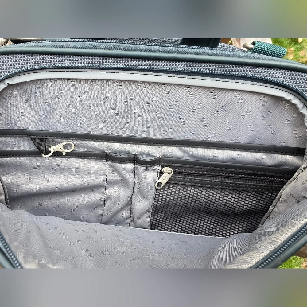 Samsonite Multi Compartment Black Laptop Messenger Bag Padded Shoulder Strap