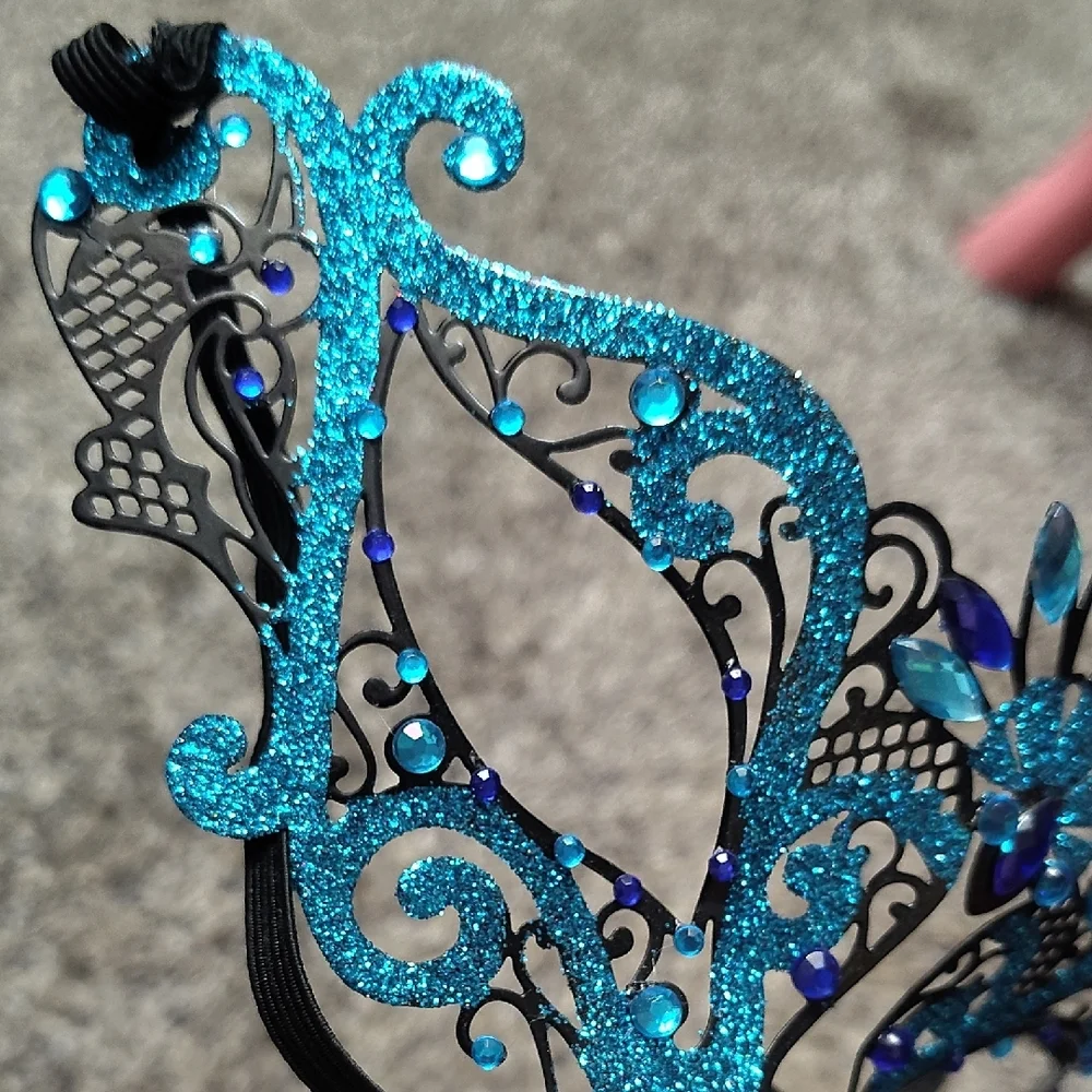BEAUTIFUL SPARKLING TEAL GLITTER MASQUERADE MASK