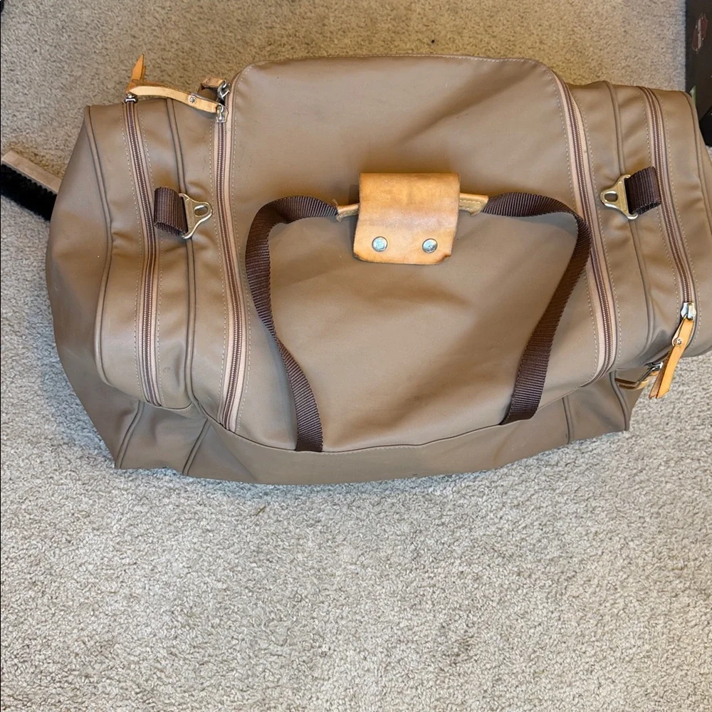 Jon Hart Design spacious duffle