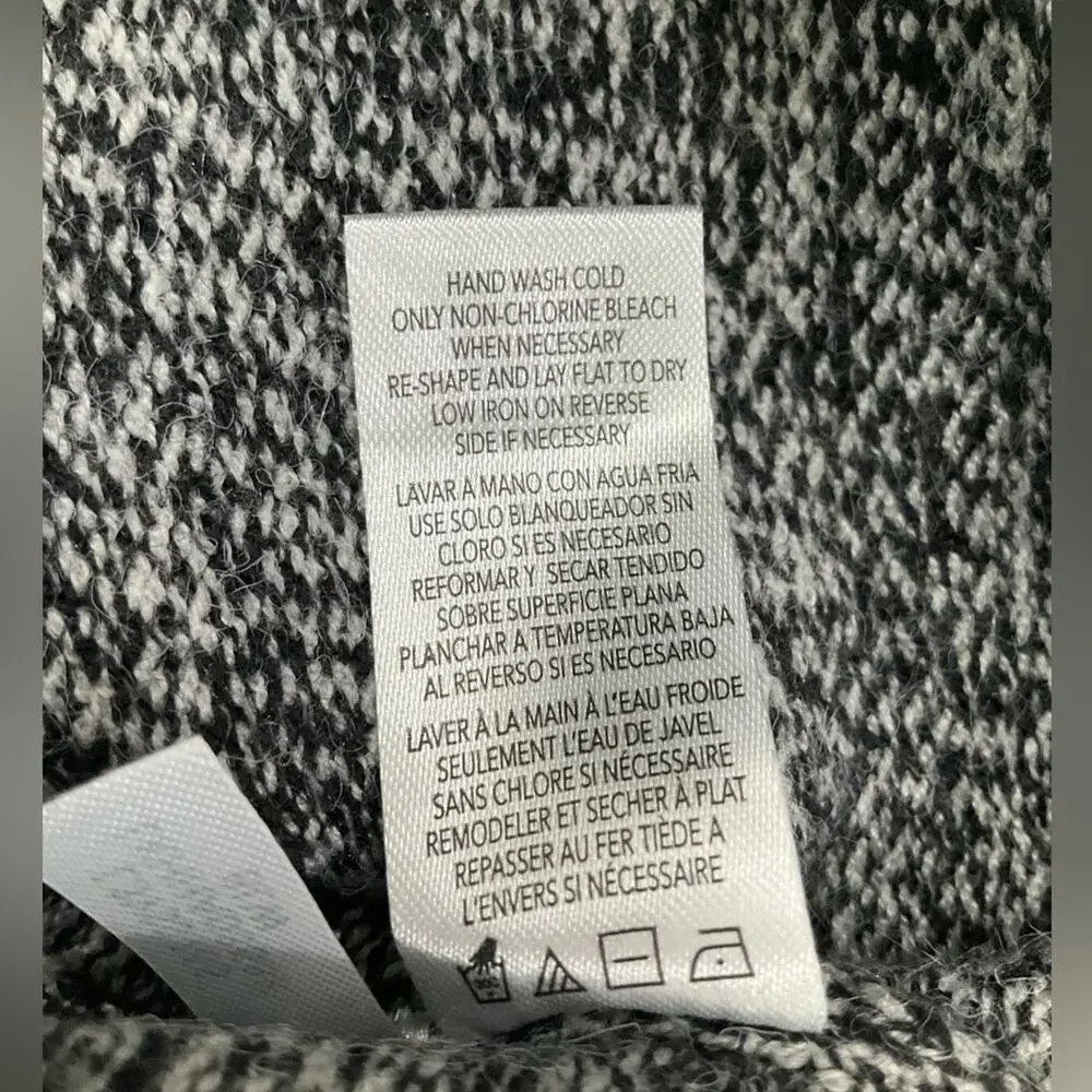 Karl Lagerfeld bold signature
