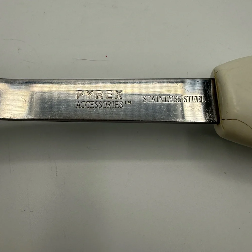Pyrex vintage accessories