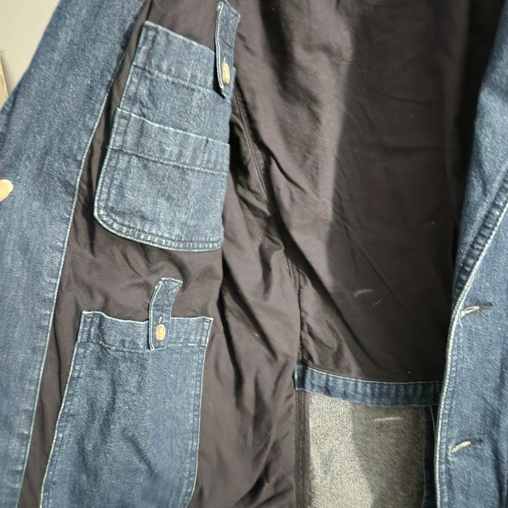 Duluth Trading Co approximately leave